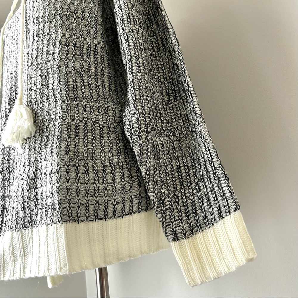 🌸NWT Charcoal & Ivory Hooded Ribbed Knit Sweater with Tassel String. Size: M - Picture 7 of 7